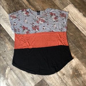 Color block flower tee